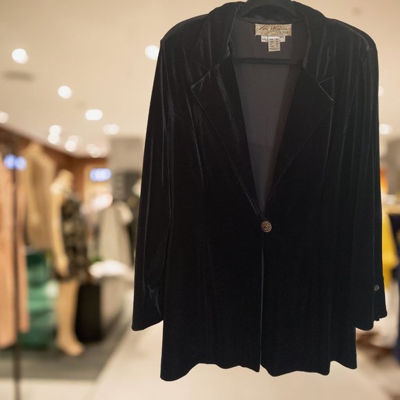 Gorgeous Lori Weidner Evening Gown with Black Velvet Blazer - Picture 7 of 10